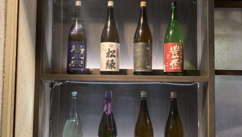 居酒屋の日本酒棚